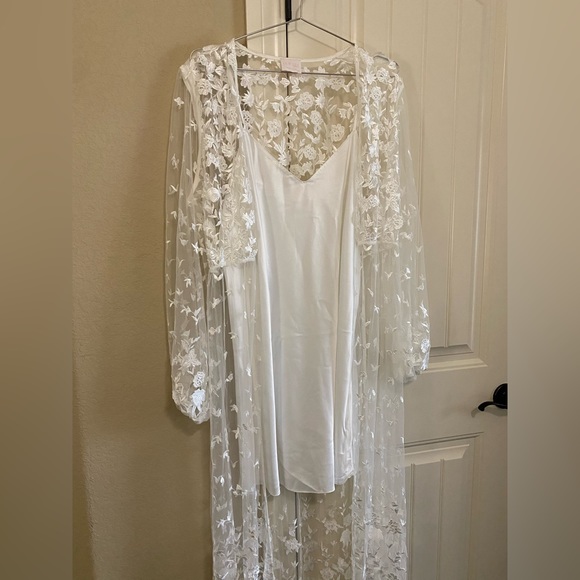Le Rose bridal robe with slip. M/L. Worn once. LIKE NEW - Picture 5 of 5